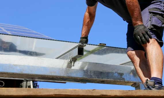 Jakie błędy najczęściej pojawiają się podczas prac montażowych z płytami poliwęglanowymi?